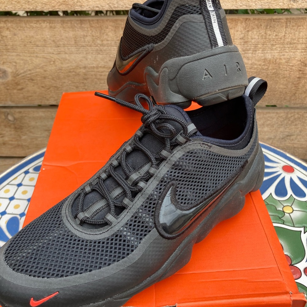 Sz.7.5 Black Nike shoes, - Picture 3 of 5